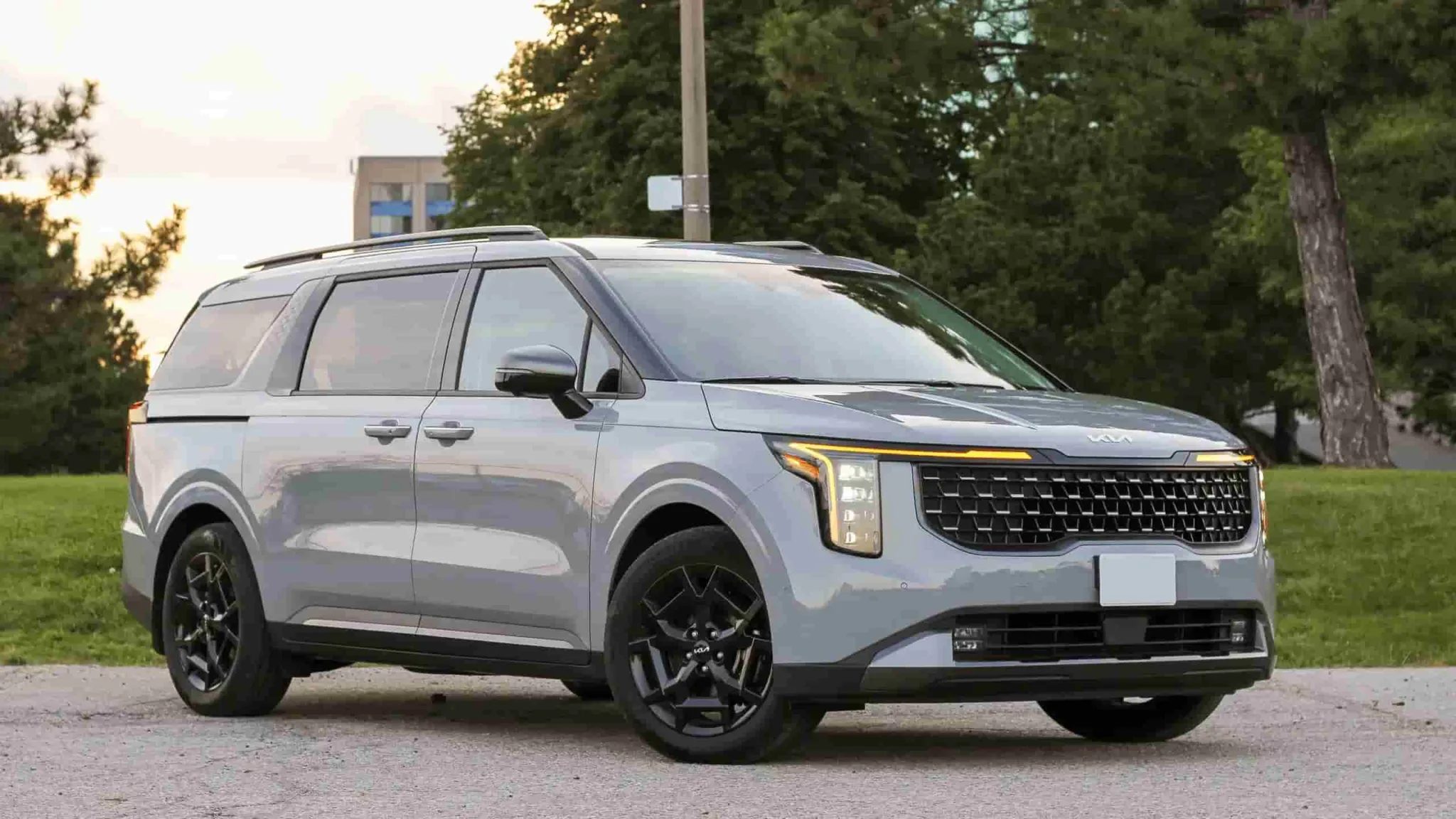 7 Seater Car Rent in Dubai